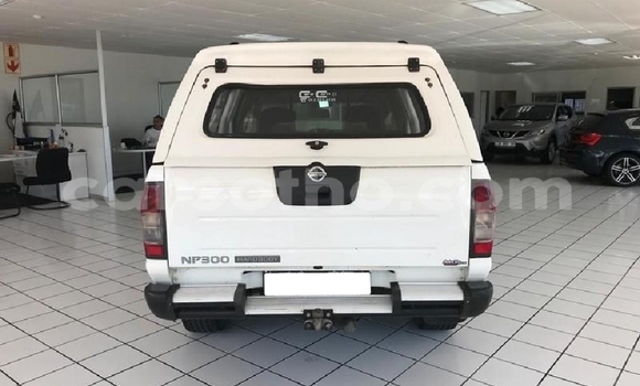 Sayi Na hannu Nissan NP 300 White Mota in Maseru a Maseru Sayi Na hannu Nissan NP 300 White Mota in Maseru a Maseru