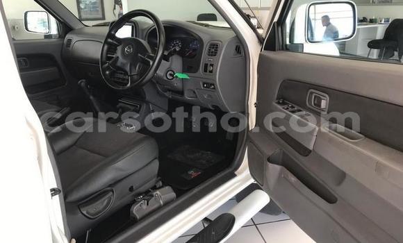 Sayi Na hannu Nissan NP 300 White Mota in Maseru a Maseru Sayi Na hannu Nissan NP 300 White Mota in Maseru a Maseru