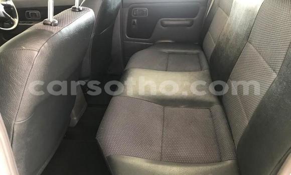 Sayi Na hannu Nissan NP 300 White Mota in Maseru a Maseru Sayi Na hannu Nissan NP 300 White Mota in Maseru a Maseru