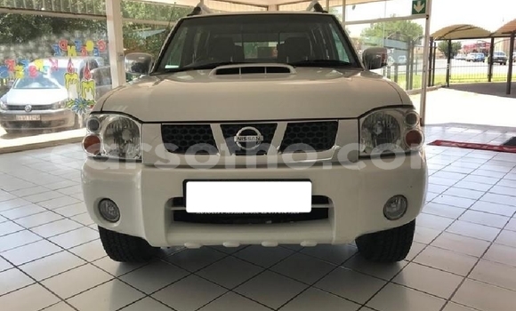 Sayi Na hannu Nissan NP 300 White Mota in Maseru a Maseru Sayi Na hannu Nissan NP 300 White Mota in Maseru a Maseru