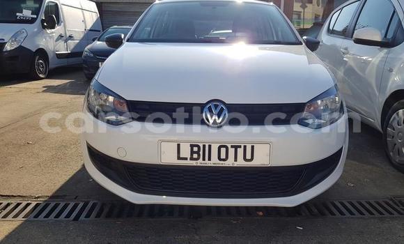 Sayi Na hannu Volkswagen Polo White Mota in Teyateyaneng a Berea Sayi Na hannu Volkswagen Polo White Mota in Teyateyaneng a Berea