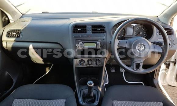Sayi Na hannu Volkswagen Polo White Mota in Teyateyaneng a Berea Sayi Na hannu Volkswagen Polo White Mota in Teyateyaneng a Berea