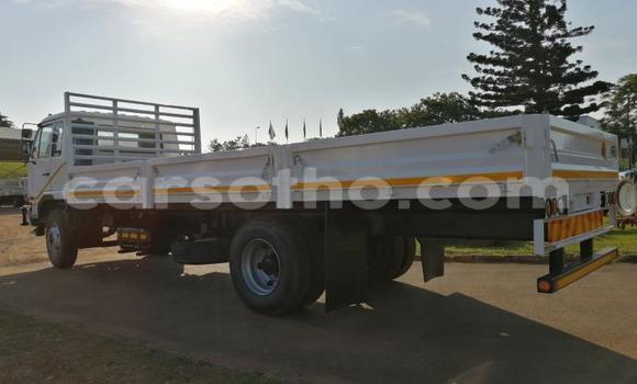 Acheter Occasion Utilitaire Nissan UD Blanc à Butha–Buthe, Thaba-Tseka Acheter Occasion Utilitaire Nissan UD Blanc à Butha–Buthe, Thaba-Tseka