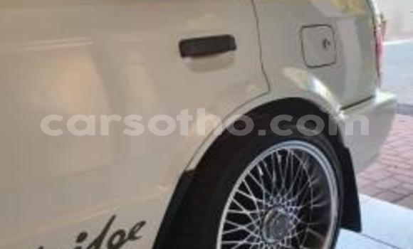 Acheter Occasion Voiture Mazda 323 Blanc à Maseru, Maseru Acheter Occasion Voiture Mazda 323 Blanc à Maseru, Maseru