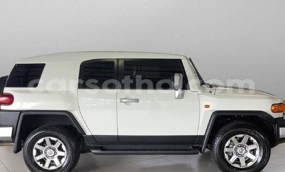 Acheter Occasion Voiture Toyota FJ Cruiser Blanc à Maputsoe, Leribe Acheter Occasion Voiture Toyota FJ Cruiser Blanc à Maputsoe, Leribe
