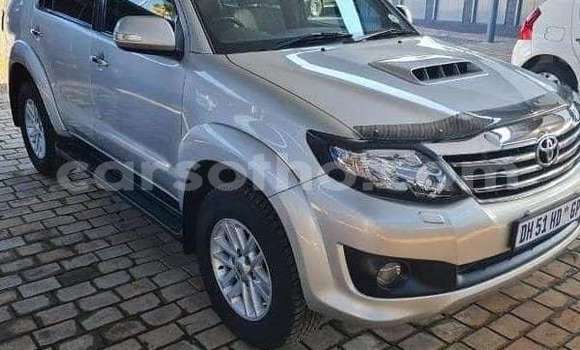 Sayi Na hannu Toyota Fortuner Beige Mota in Maseru a Maseru Sayi Na hannu Toyota Fortuner Beige Mota in Maseru a Maseru