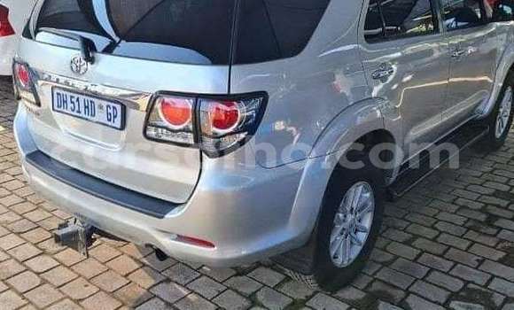 Sayi Na hannu Toyota Fortuner Beige Mota in Maseru a Maseru Sayi Na hannu Toyota Fortuner Beige Mota in Maseru a Maseru