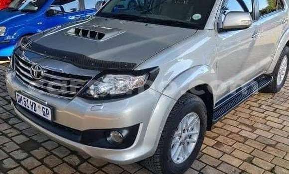 Sayi Na hannu Toyota Fortuner Beige Mota in Maseru a Maseru Sayi Na hannu Toyota Fortuner Beige Mota in Maseru a Maseru