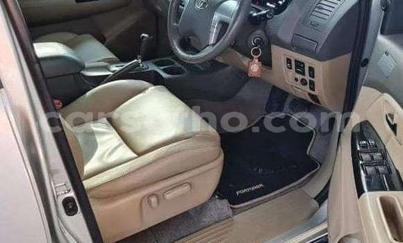 Sayi Na hannu Toyota Fortuner Beige Mota in Maseru a Maseru Sayi Na hannu Toyota Fortuner Beige Mota in Maseru a Maseru
