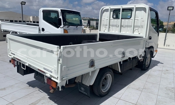 Sayi Na hannu Toyota Dyna White Babbar mota in Maseru a Maseru Sayi Na hannu Toyota Dyna White Babbar mota in Maseru a Maseru
