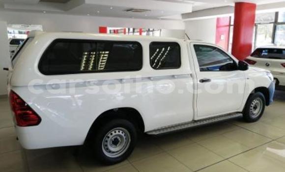اشتري مستعمل Toyota Hilux White سيارة في Maseru في Maseru اشتري مستعمل Toyota Hilux White سيارة في Maseru في Maseru