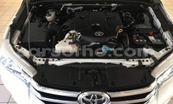 Sayi Na hannu Toyota Hilux White Mota in Maseru a Maseru Sayi Na hannu Toyota Hilux White Mota in Maseru a Maseru