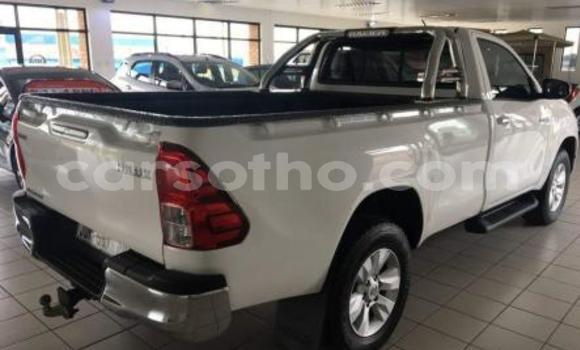Sayi Na hannu Toyota Hilux White Mota in Maseru a Maseru Sayi Na hannu Toyota Hilux White Mota in Maseru a Maseru