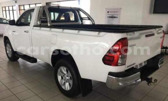 Sayi Na hannu Toyota Hilux White Mota in Maseru a Maseru Sayi Na hannu Toyota Hilux White Mota in Maseru a Maseru