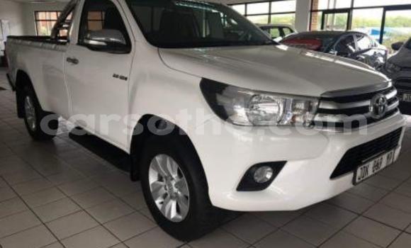 Sayi Na hannu Toyota Hilux White Mota in Maseru a Maseru Sayi Na hannu Toyota Hilux White Mota in Maseru a Maseru