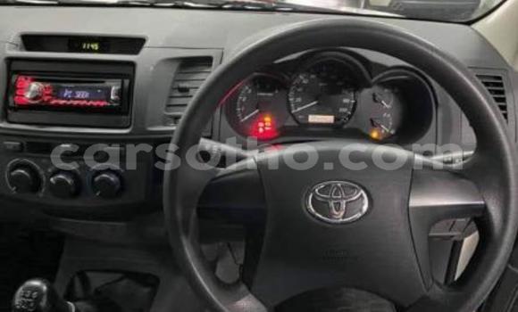 اشتري مستعمل Toyota Hilux White سيارة في Maseru في Maseru اشتري مستعمل Toyota Hilux White سيارة في Maseru في Maseru