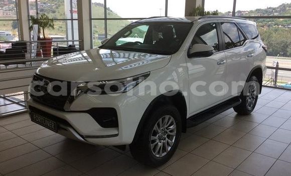 Acheter Occasion Voiture Toyota Fortuner Blanc à Maseru, Maseru Acheter Occasion Voiture Toyota Fortuner Blanc à Maseru, Maseru