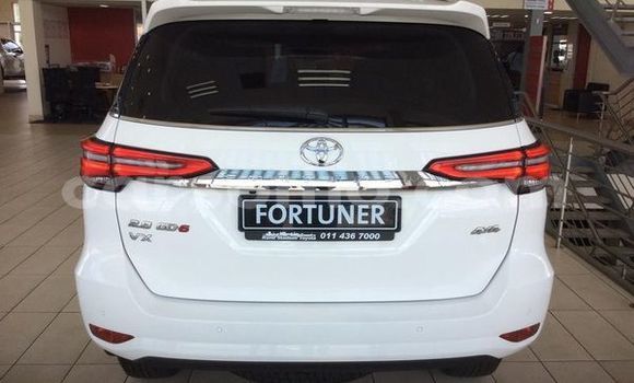 Acheter Occasion Voiture Toyota Fortuner Blanc à Maseru, Maseru Acheter Occasion Voiture Toyota Fortuner Blanc à Maseru, Maseru