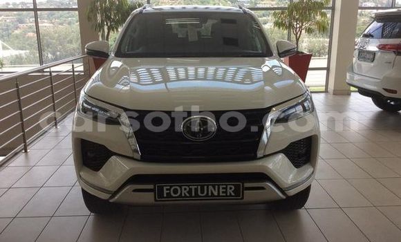 Acheter Occasion Voiture Toyota Fortuner Blanc à Maseru, Maseru Acheter Occasion Voiture Toyota Fortuner Blanc à Maseru, Maseru