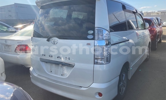 اشتري مستعمل Toyota Noah Silver سيارة في Maseru في Maseru اشتري مستعمل Toyota Noah Silver سيارة في Maseru في Maseru
