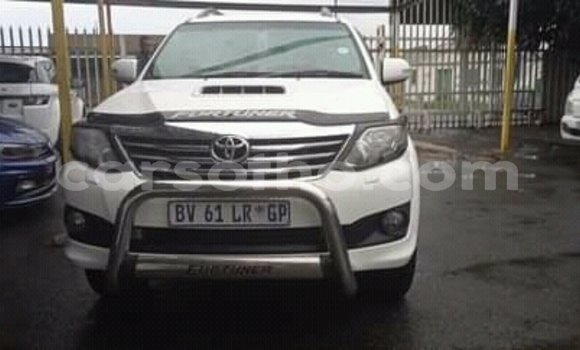Sayi Na hannu Toyota Hilux White Mota in Maseru a Maseru Sayi Na hannu Toyota Hilux White Mota in Maseru a Maseru