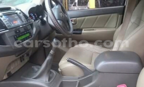 Sayi Na hannu Toyota Hilux White Mota in Maseru a Maseru Sayi Na hannu Toyota Hilux White Mota in Maseru a Maseru