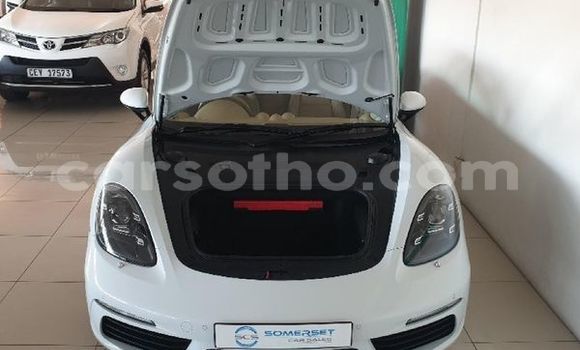 Sayi Na hannu Porsche Cayenne White Mota in Maseru a Maseru Sayi Na hannu Porsche Cayenne White Mota in Maseru a Maseru