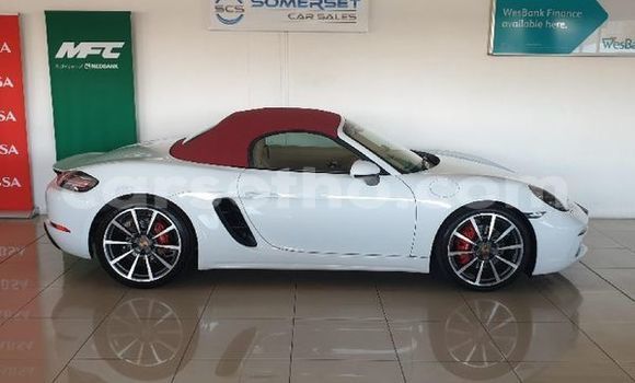 Sayi Na hannu Porsche Cayenne White Mota in Maseru a Maseru Sayi Na hannu Porsche Cayenne White Mota in Maseru a Maseru