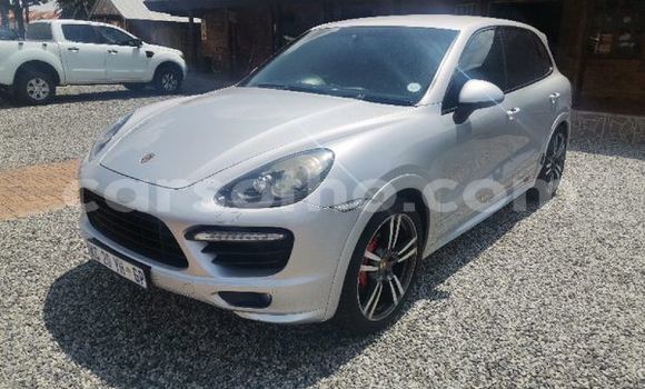 Sayi Na hannu Porsche Cayenne Silver Mota in Maseru a Maseru