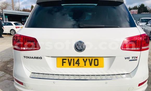 Sayi Na hannu Volkswagen Touareg White Mota in Mohale's Hoek a Mohale's Hoek Sayi Na hannu Volkswagen Touareg White Mota in Mohale's Hoek a Mohale's Hoek