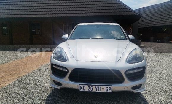 Buy Used Porsche Cayenne Silver Car in Maseru in Maseru Buy Used Porsche Cayenne Silver Car in Maseru in Maseru