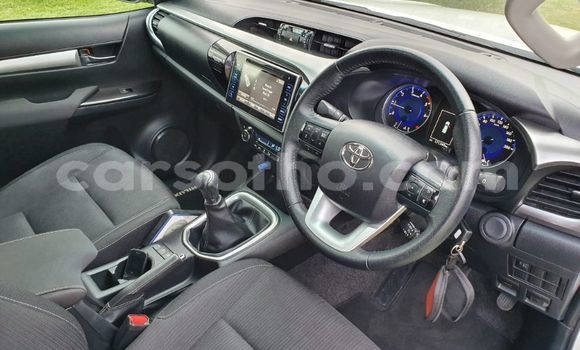 Sayi Na hannu Toyota Hilux White Mota in Maseru a Maseru Sayi Na hannu Toyota Hilux White Mota in Maseru a Maseru