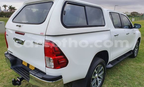 Sayi Na hannu Toyota Hilux White Mota in Maseru a Maseru Sayi Na hannu Toyota Hilux White Mota in Maseru a Maseru
