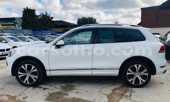 Sayi Na hannu Volkswagen Touareg White Mota in Mohale's Hoek a Mohale's Hoek Sayi Na hannu Volkswagen Touareg White Mota in Mohale's Hoek a Mohale's Hoek