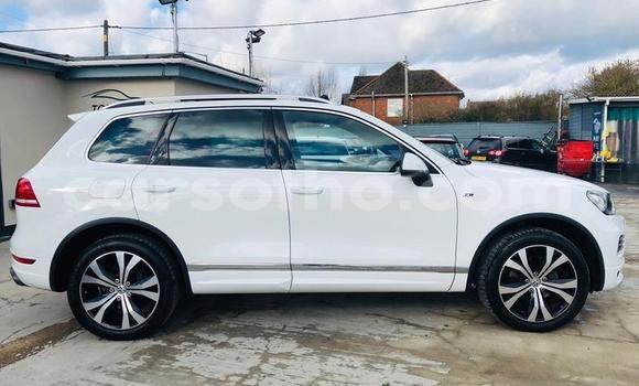 Sayi Na hannu Volkswagen Touareg White Mota in Mohale's Hoek a Mohale's Hoek Sayi Na hannu Volkswagen Touareg White Mota in Mohale's Hoek a Mohale's Hoek