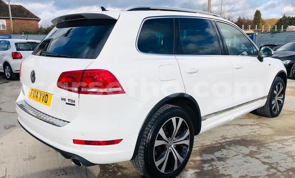 Sayi Na hannu Volkswagen Touareg White Mota in Mohale's Hoek a Mohale's Hoek Sayi Na hannu Volkswagen Touareg White Mota in Mohale's Hoek a Mohale's Hoek