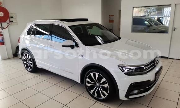 Sayi Na hannu Volkswagen Tiguan White Mota in Maseru a Maseru Sayi Na hannu Volkswagen Tiguan White Mota in Maseru a Maseru