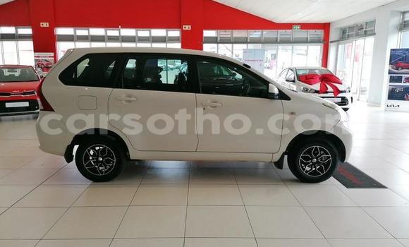Sayi Na hannu Toyota Avanza White Mota in Thaba–Tseka a Mafeteng Sayi Na hannu Toyota Avanza White Mota in Thaba–Tseka a Mafeteng