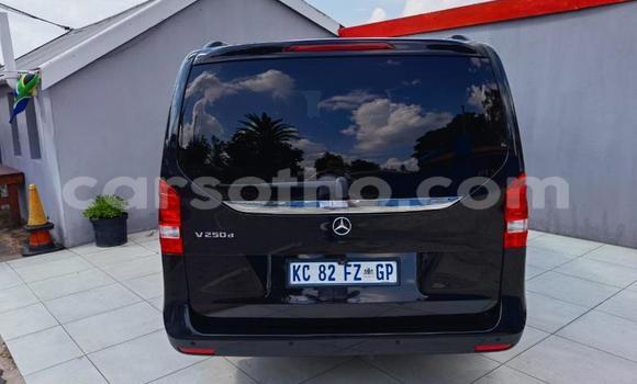Sayi Na hannu Mercedes-Benz V-klasse Black Mota in Maseru a Maseru Sayi Na hannu Mercedes-Benz V-klasse Black Mota in Maseru a Maseru