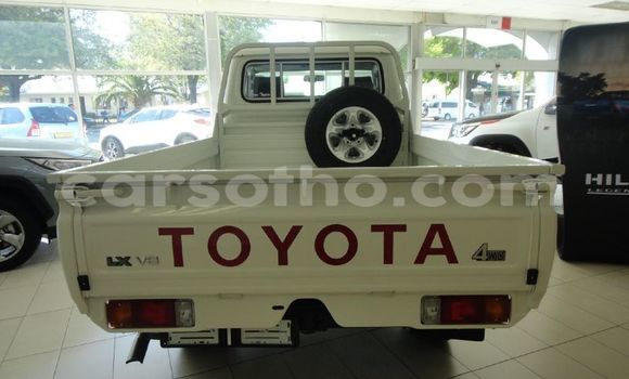 Buy Used Toyota Land Cruiser White Car in Maseru in Maseru Buy Used Toyota Land Cruiser White Car in Maseru in Maseru