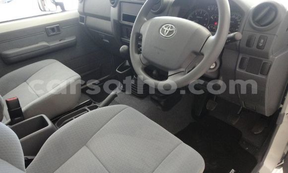 Buy Used Toyota Land Cruiser White Car in Maseru in Maseru Buy Used Toyota Land Cruiser White Car in Maseru in Maseru