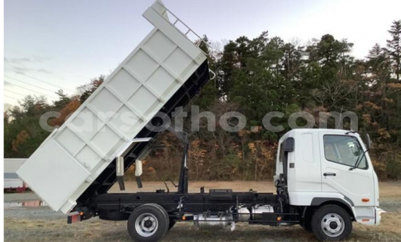 Sayi Na hannu Mitsubishi Van White Babbar mota in Butha–Buthe a Thaba-Tseka Sayi Na hannu Mitsubishi Van White Babbar mota in Butha–Buthe a Thaba-Tseka