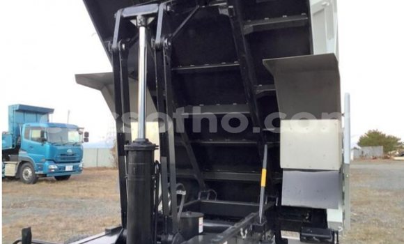 Sayi Na hannu Mitsubishi Van White Babbar mota in Butha–Buthe a Thaba-Tseka Sayi Na hannu Mitsubishi Van White Babbar mota in Butha–Buthe a Thaba-Tseka