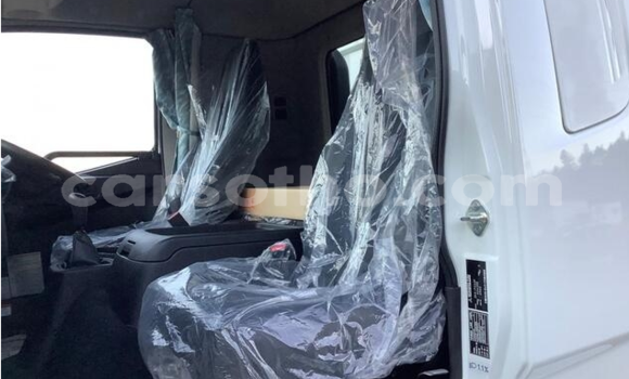 Sayi Na hannu Mitsubishi Van White Babbar mota in Butha–Buthe a Thaba-Tseka Sayi Na hannu Mitsubishi Van White Babbar mota in Butha–Buthe a Thaba-Tseka