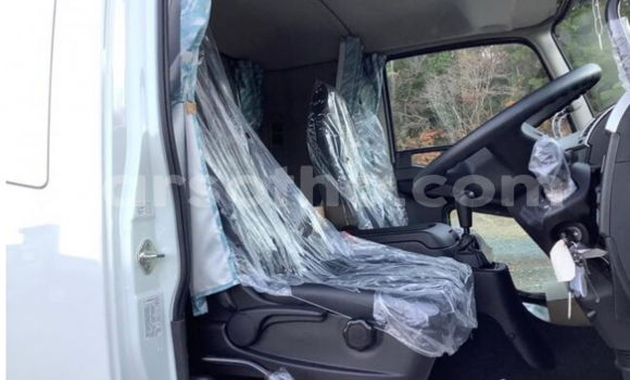 Sayi Na hannu Mitsubishi Van White Babbar mota in Butha–Buthe a Thaba-Tseka Sayi Na hannu Mitsubishi Van White Babbar mota in Butha–Buthe a Thaba-Tseka