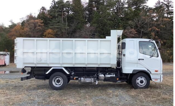 Sayi Na hannu Mitsubishi Van White Babbar mota in Butha–Buthe a Thaba-Tseka Sayi Na hannu Mitsubishi Van White Babbar mota in Butha–Buthe a Thaba-Tseka