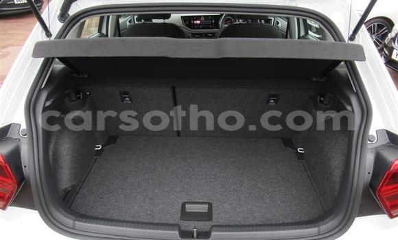 Sayi Na hannu Volkswagen Polo White Mota in Teyateyaneng a Berea Sayi Na hannu Volkswagen Polo White Mota in Teyateyaneng a Berea