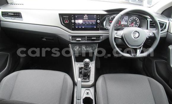 Sayi Na hannu Volkswagen Polo White Mota in Teyateyaneng a Berea Sayi Na hannu Volkswagen Polo White Mota in Teyateyaneng a Berea