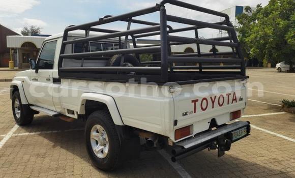 Acheter Occasion Voiture Toyota Land Cruiser Blanc à Maseru, Maseru Acheter Occasion Voiture Toyota Land Cruiser Blanc à Maseru, Maseru