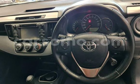 Sayi Na hannu Toyota RAV4 White Mota in Maseru a Maseru Sayi Na hannu Toyota RAV4 White Mota in Maseru a Maseru